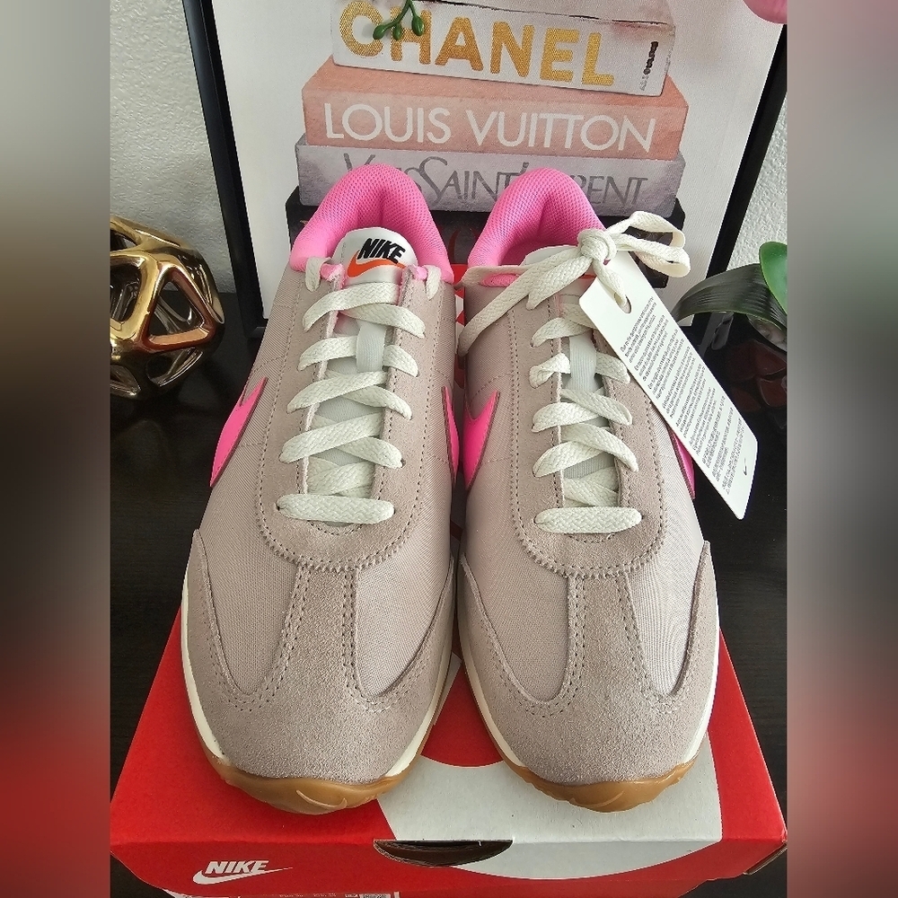 Nike Pacific Low Top Sneaker ( Woman) Size 8.5.